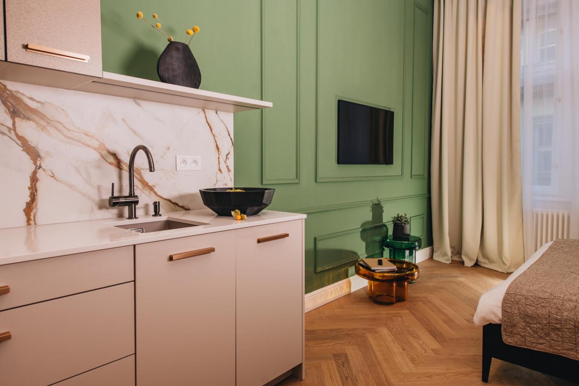 Luxury Design At Old Town Square With Air Condition *