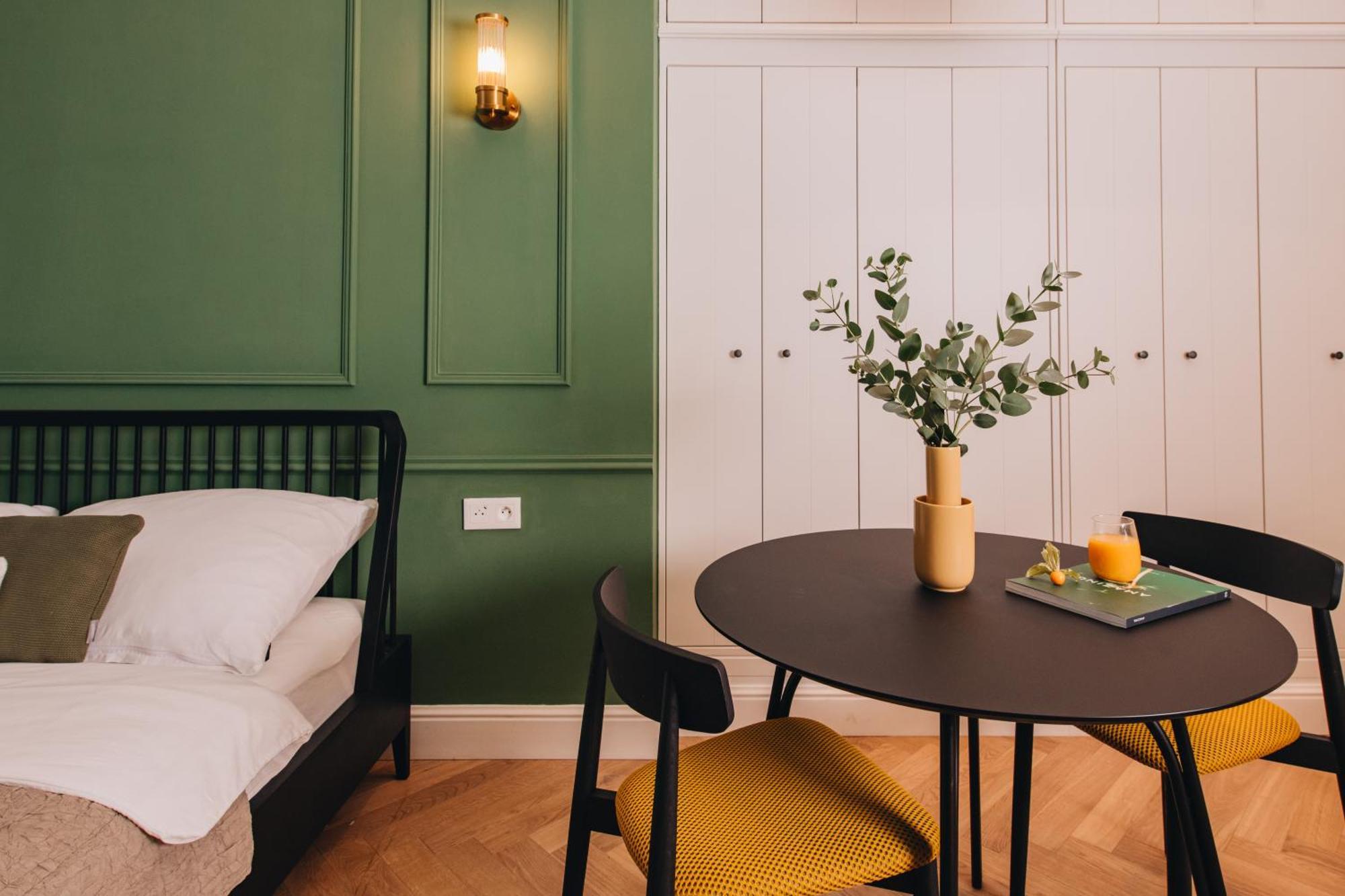 Luxury Design At Old Town Square With Air Condition