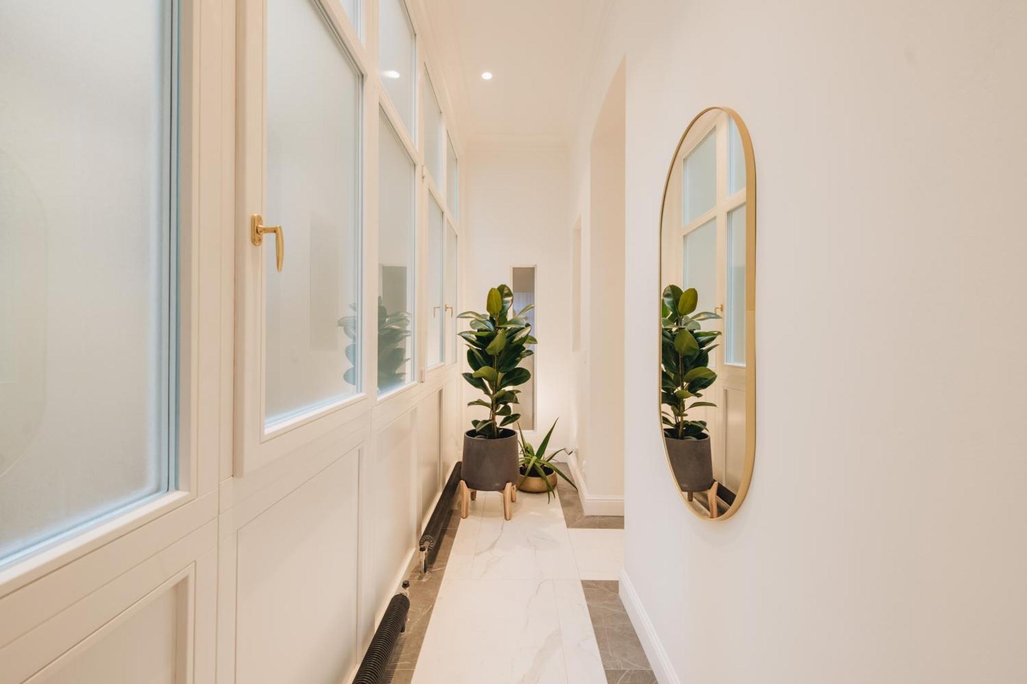 Luxury Design At Old Town Square With Air Condition
