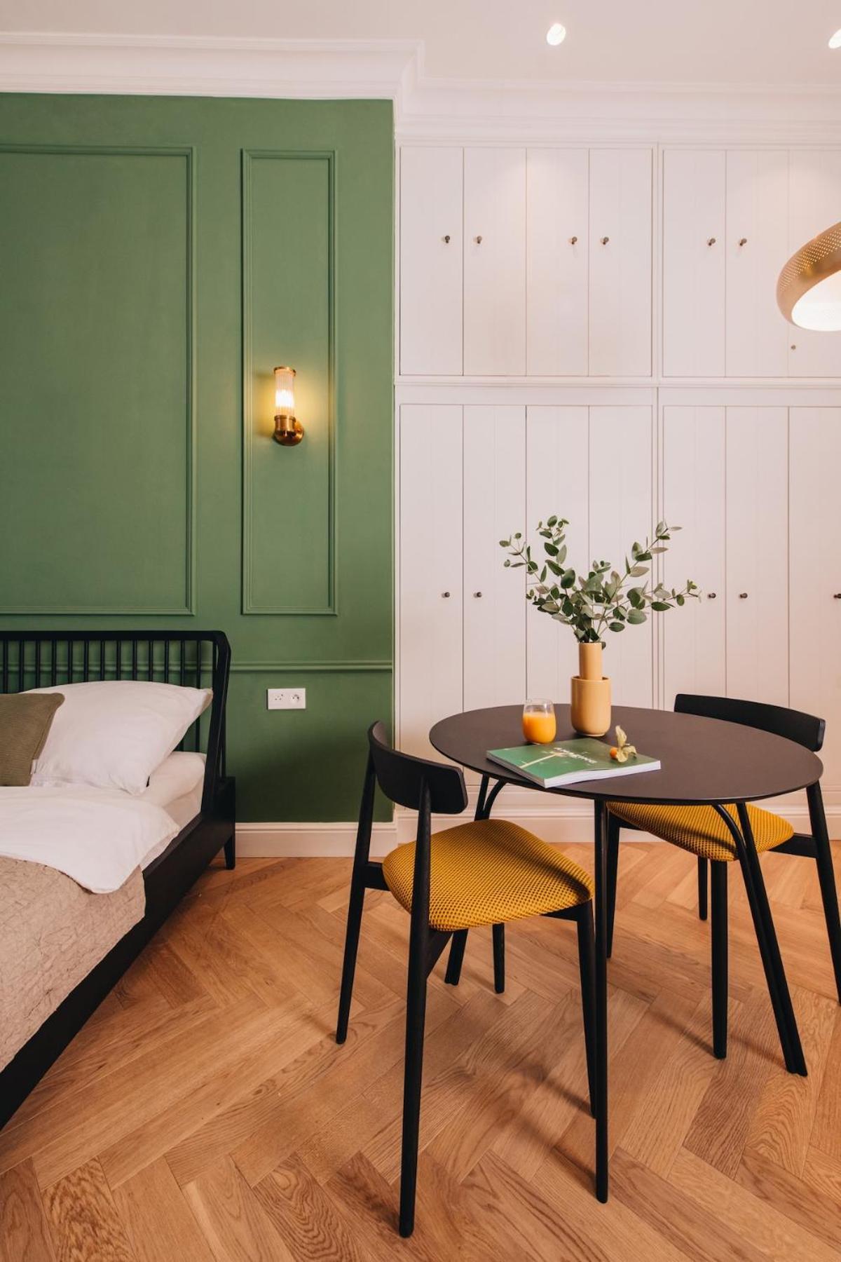 Luxury Design At Old Town Square With Air Condition *