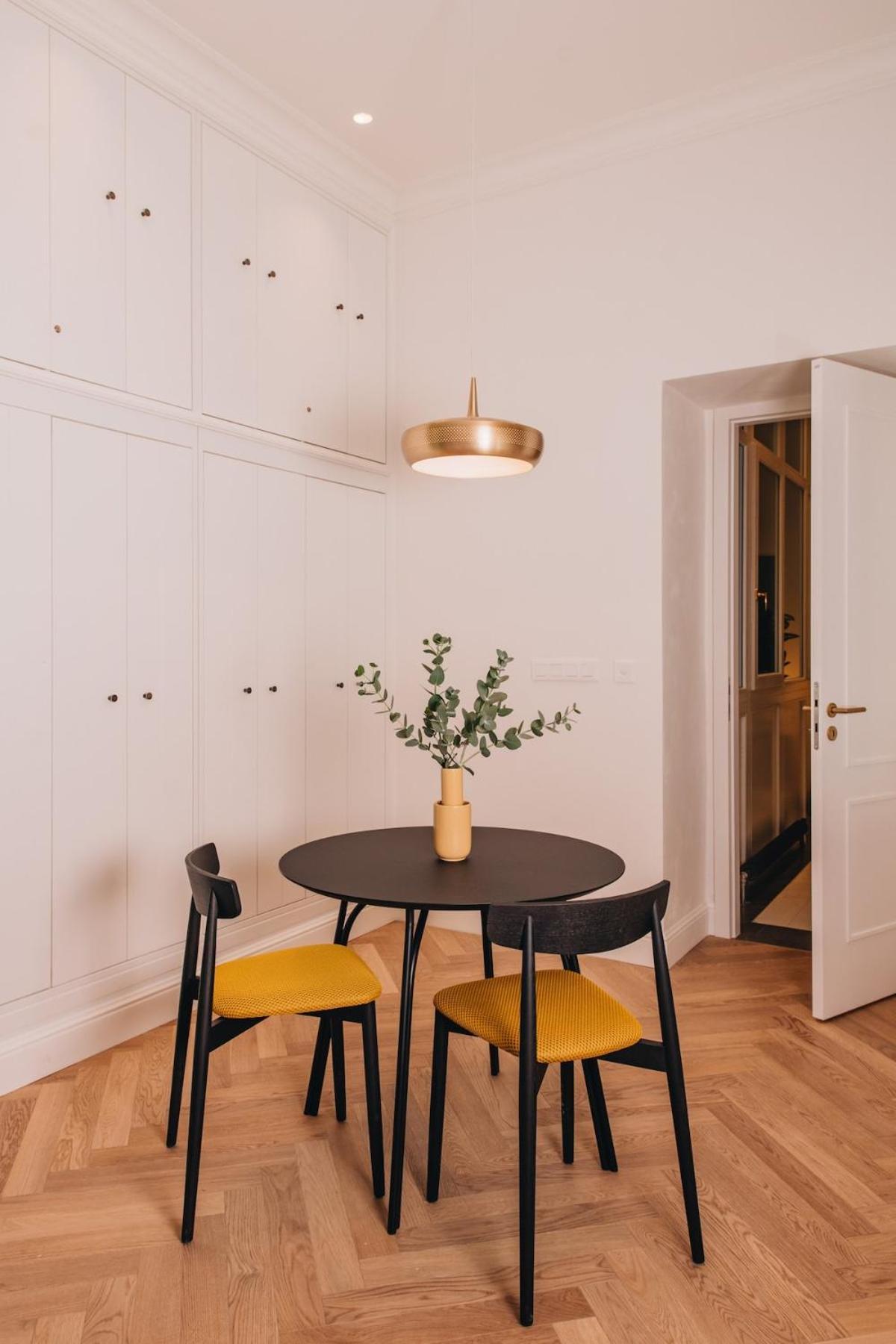Luxury Design At Old Town Square With Air Condition